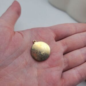 Gold plated customizable round necklace pendant